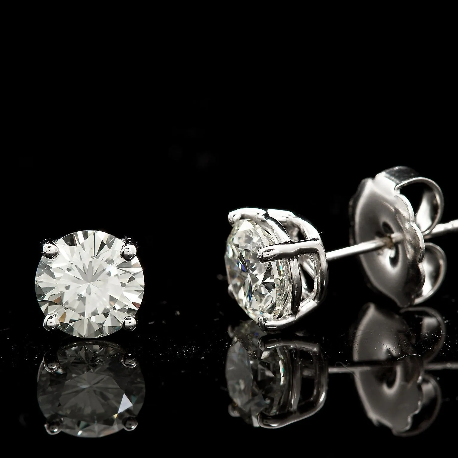 3.00 Carat Round Diamond Stud Earrings