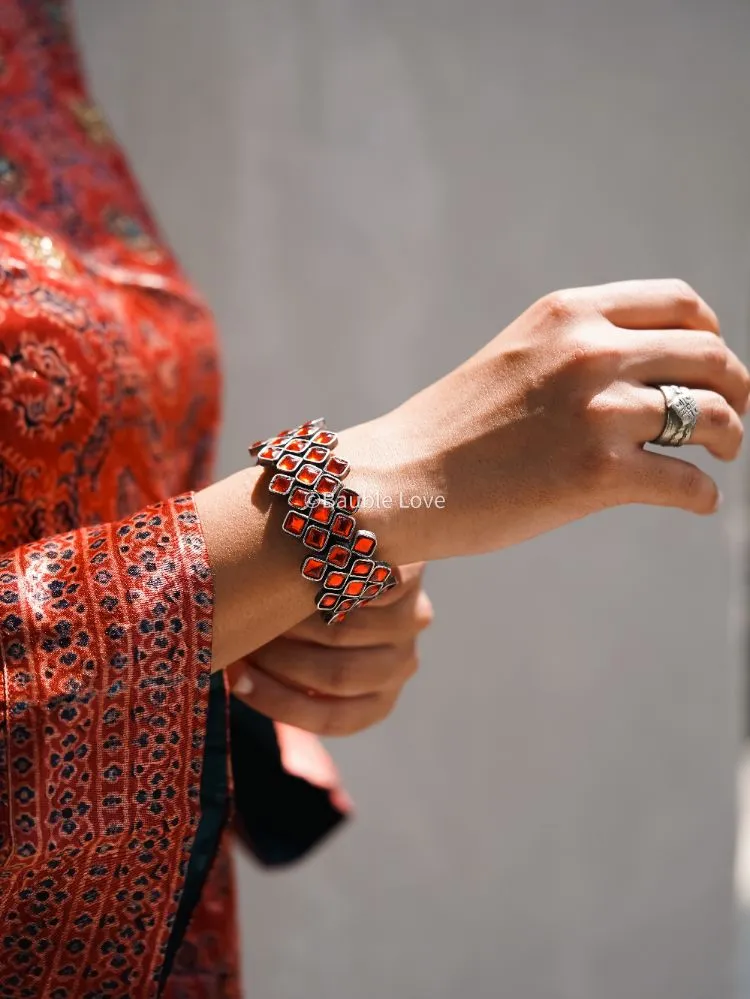 Madhura Glass Patwa Bracelet